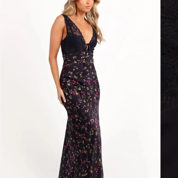 Floral Lace Maxi Dress - Picture 3 of 6